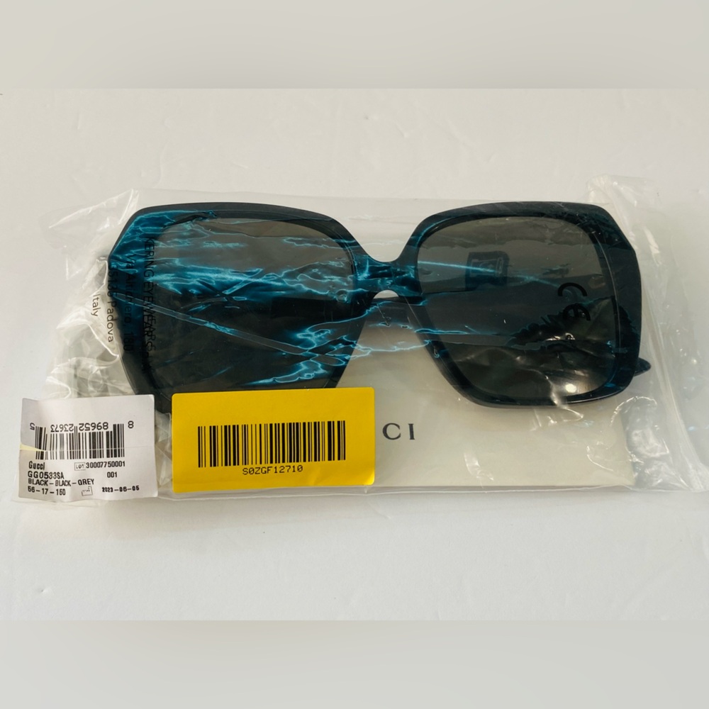 New Gucci Women’s Square Ladies Sunglasses
Item No. GG0533SA 001 56 - Picture 13 of 14